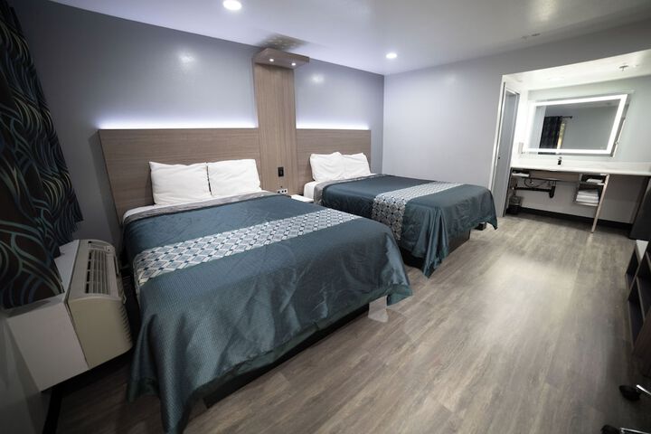 1 King Bed (1 of 8)