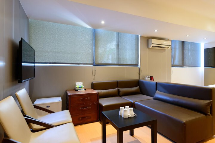 Room 14 of 32