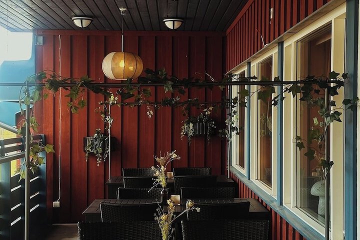 Dining 52 of 63