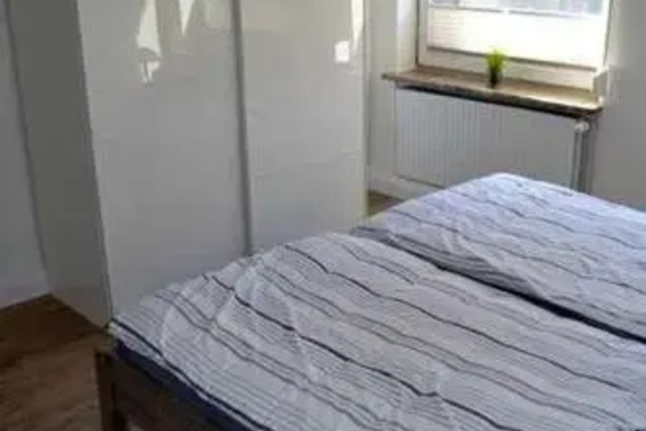 Room 6 of 17