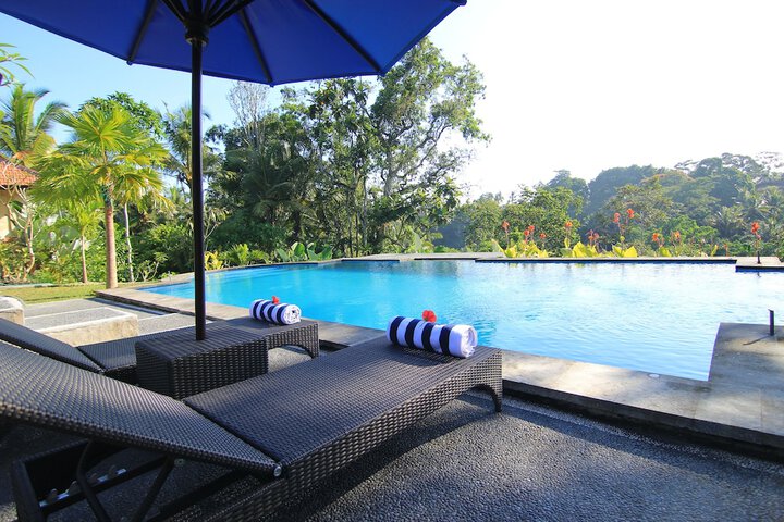 Hotel Pool