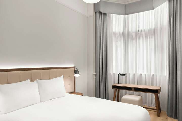 Room 18 of 126
