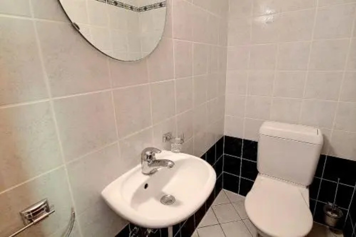 Room 8 of 20
