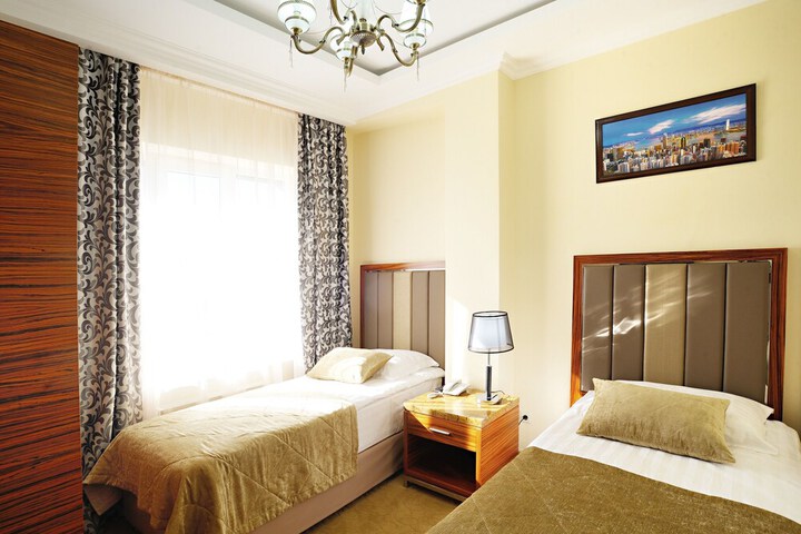 Room 10 of 37