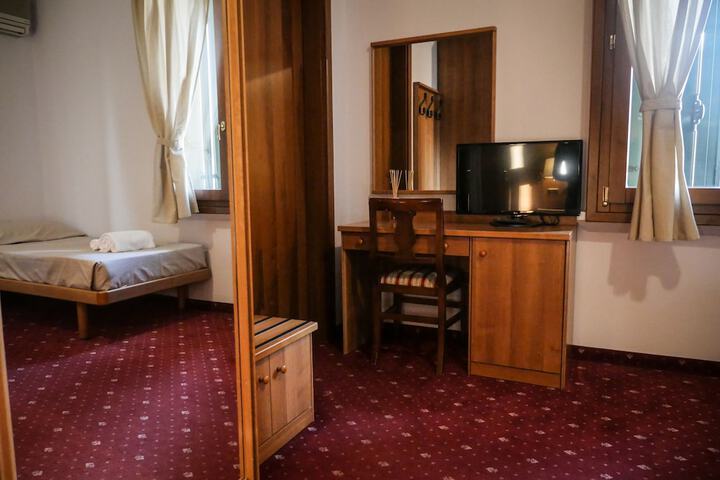 Room 21 of 50