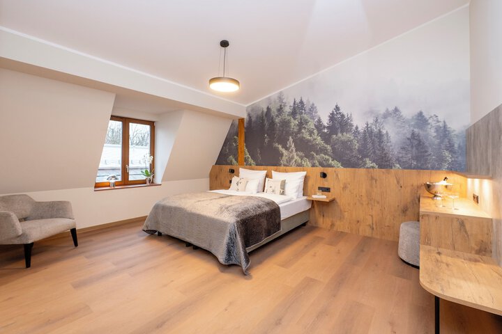 Room 5 of 10