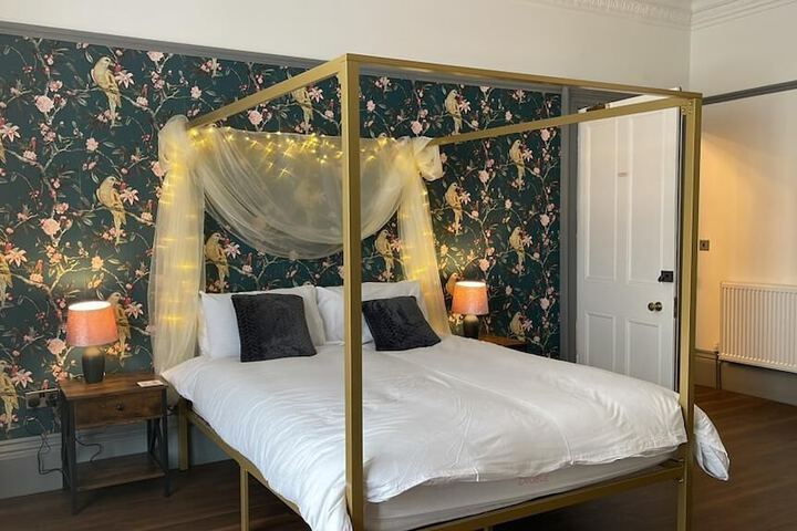 Room 43 of 263