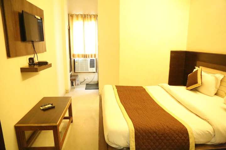 Room 17 of 35