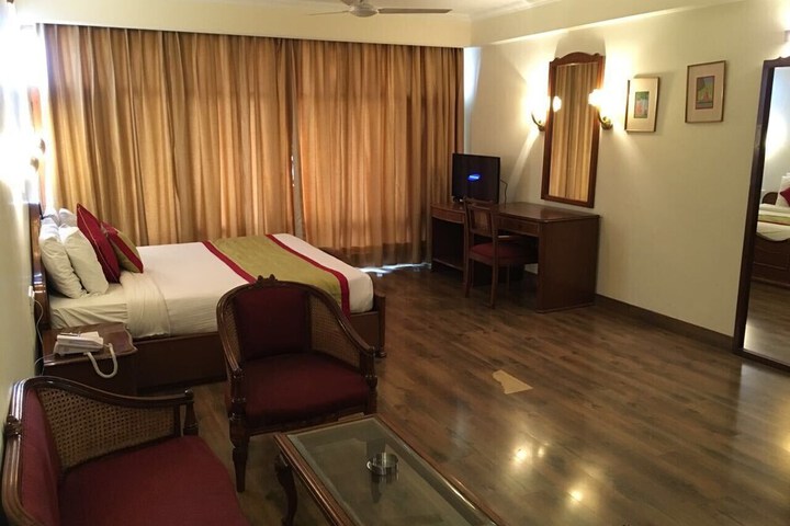 Room 11 of 39