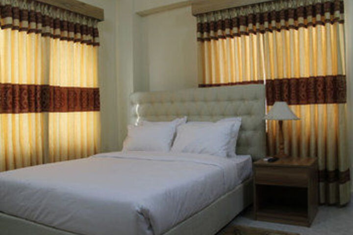 Room 8 of 17