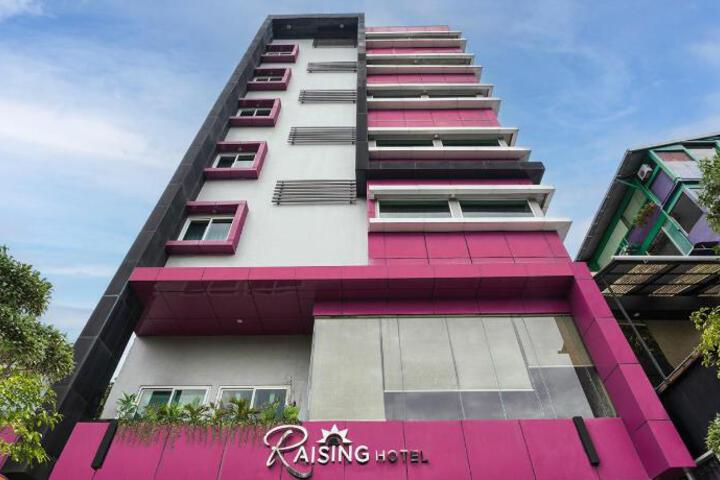 Raising Hotel Panakkukang Makassar by LIFE