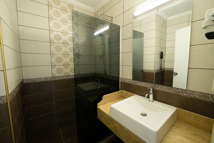 Room 4 of 12