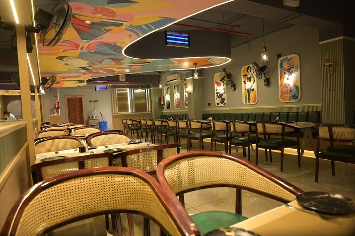 Dining 53 of 62