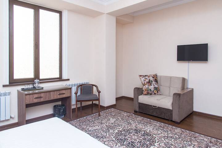 Room 10 of 33