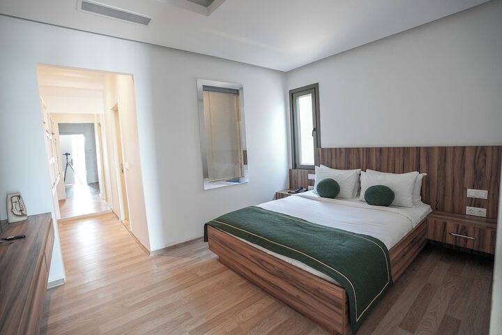 Room 16 of 180