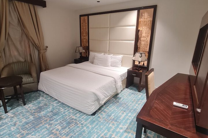 Room 30 of 80