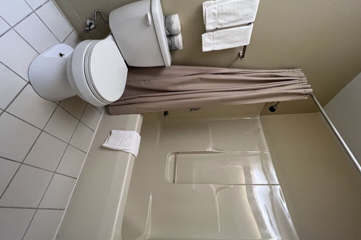 Room 30 of 85