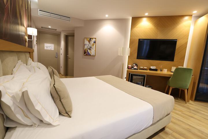 Room 42 of 136