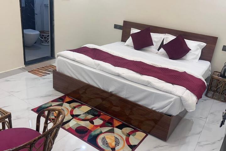 Room 2 of 11