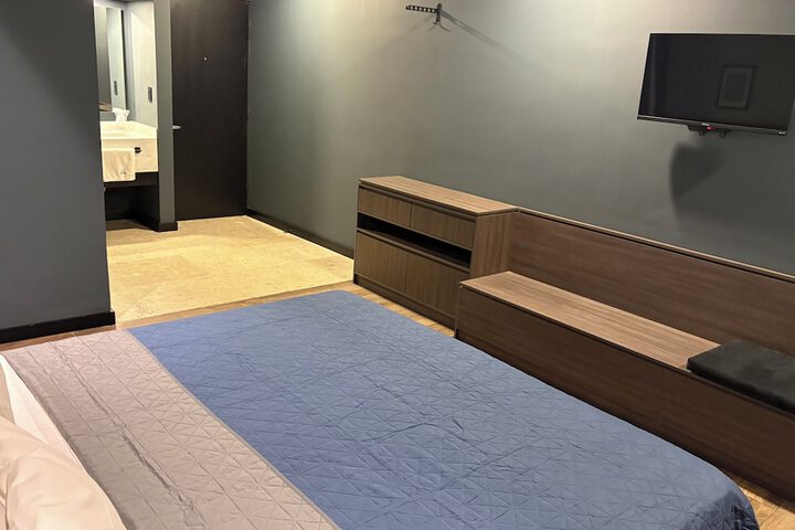 Room 8 of 20