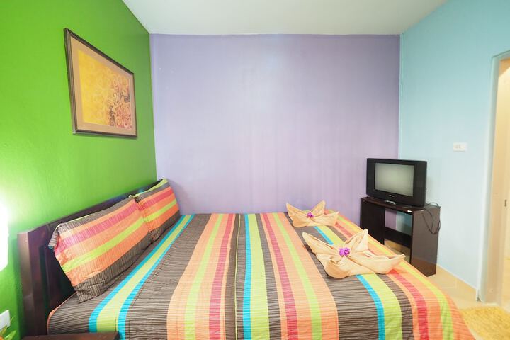Room 13 of 32