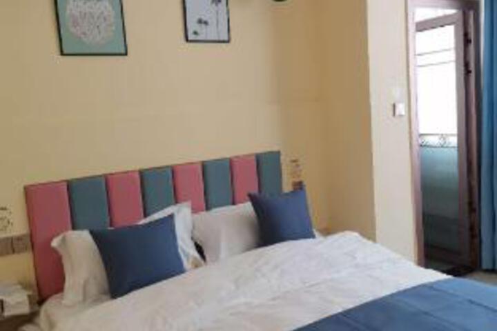 Room 6 of 6