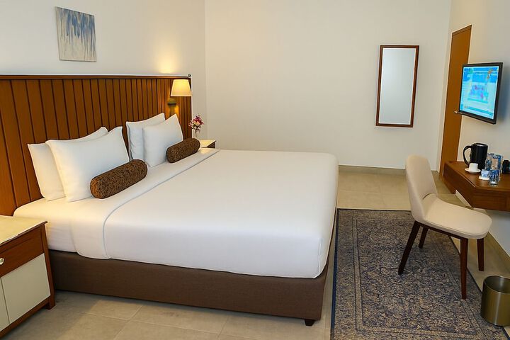 Room 28 of 80