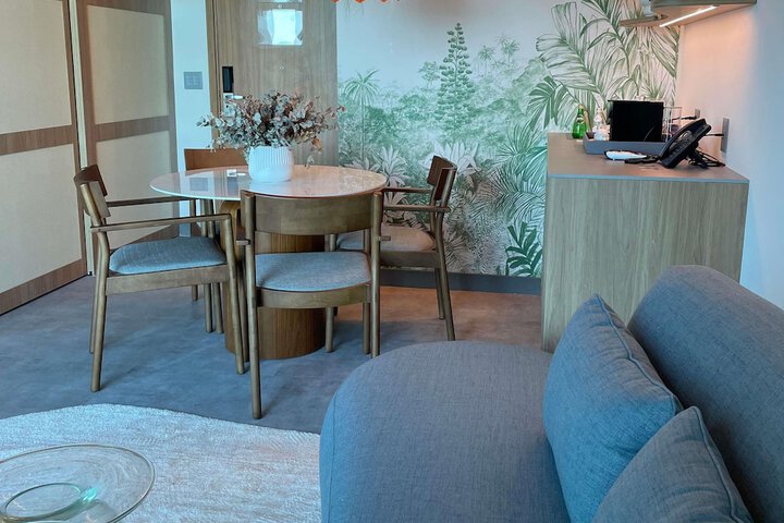 Room 43 of 237