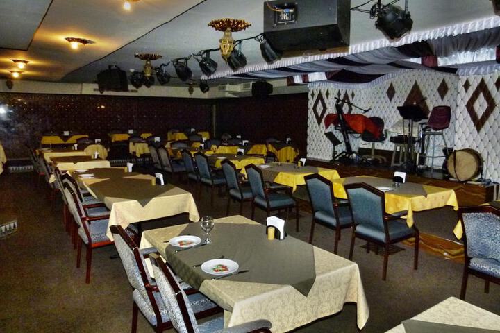 Dining 39 of 65