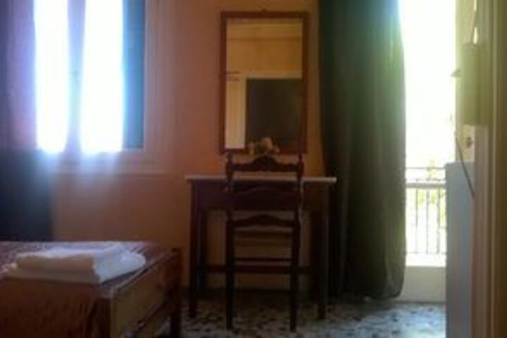 Room 13 of 19