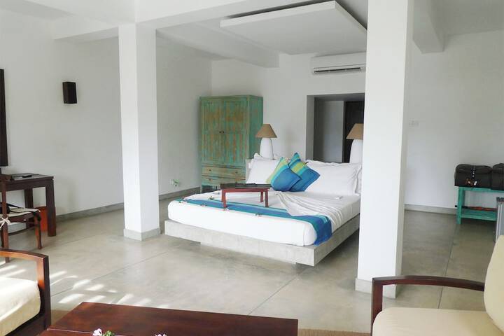 Room 32 of 97