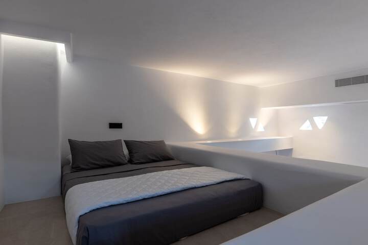 Room 9 of 80