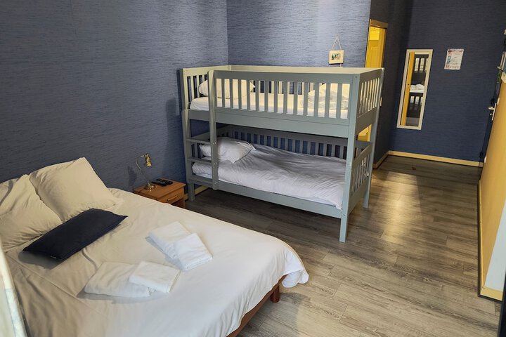 Room 4 of 17