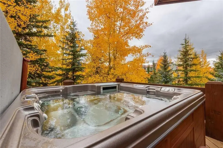 Pool 11 of 21