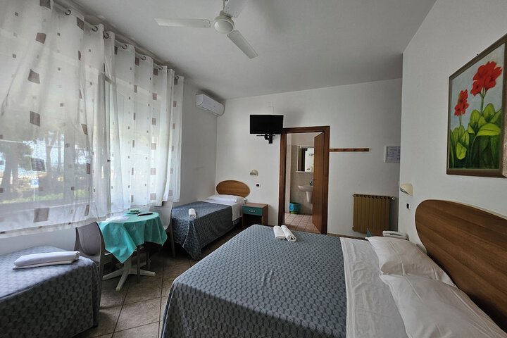 Room 7 of 65