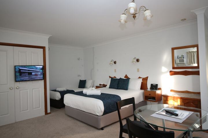 Room 32 of 244