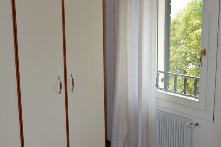 Room 8 of 20