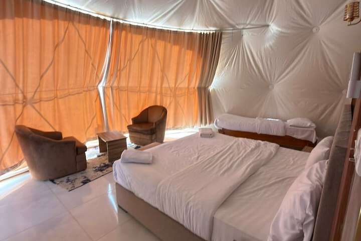 Room 4 of 10
