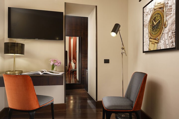Room 8 of 74
