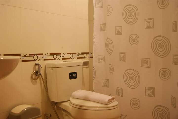 Room 18 of 33