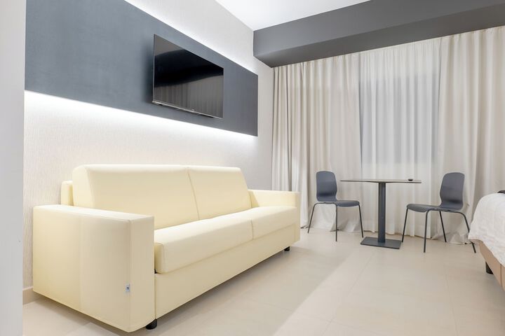 Room 13 of 42