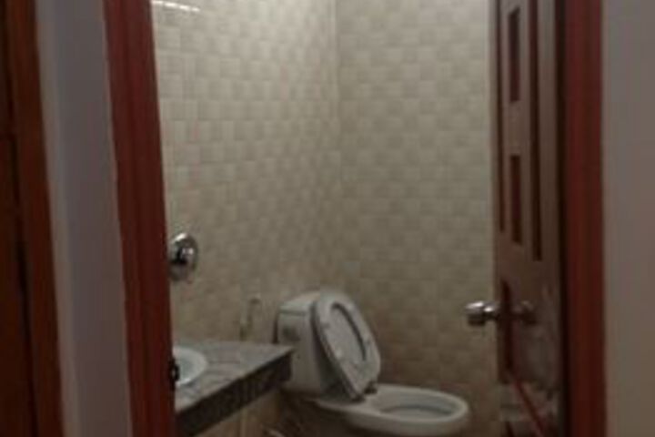Room 4 of 66