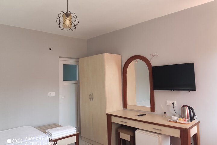 Room 2 of 33