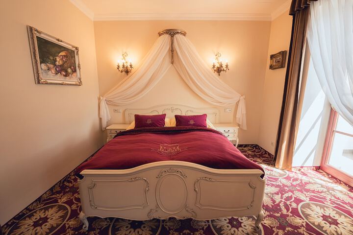 Room 26 of 90