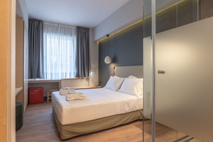 Room 47 of 102