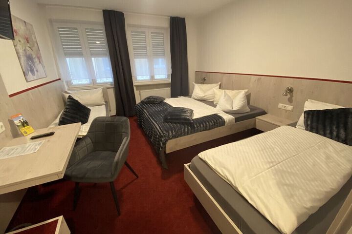 Room 7 of 33