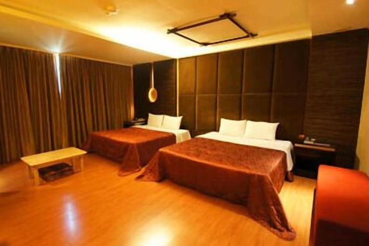 Room 3 of 12