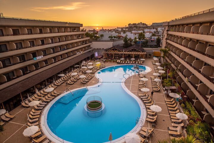 Pool Hotel