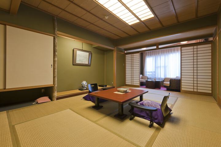 Room 4 of 18
