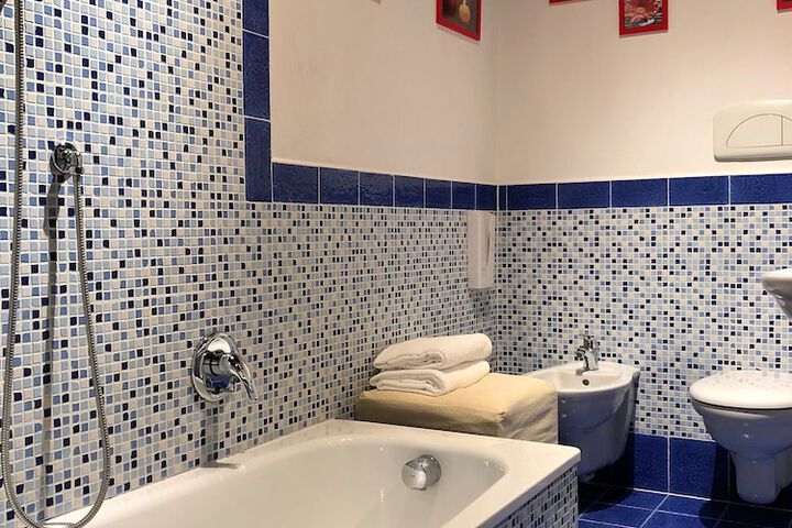 Room 10 of 34